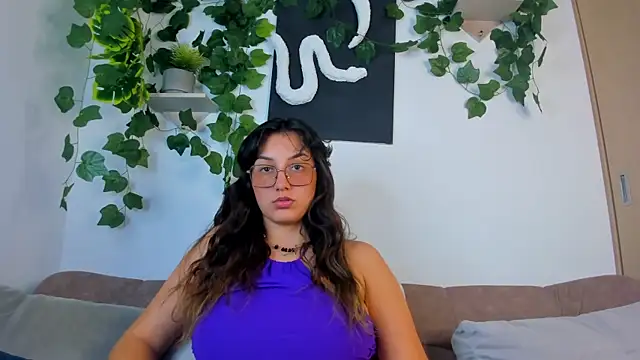 nataliepeterson online show from October 22, 2025, 9:46 pm