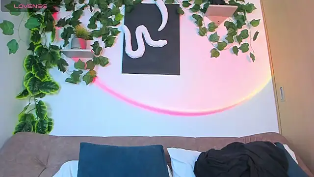 nataliepeterson online show from March 9, 2025, 10:19 pm