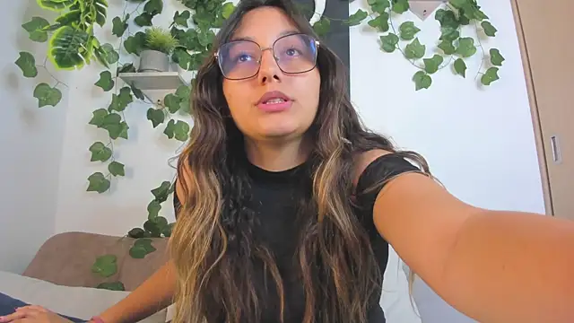 nataliepeterson online show from September 13, 2025, 6:02 am