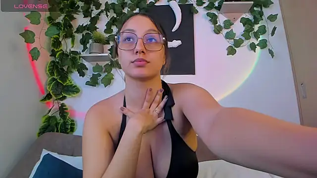 nataliepeterson online show from March 11, 2025, 8:09 pm