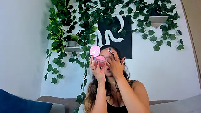 nataliepeterson online show from October 2, 2025, 3:10 am