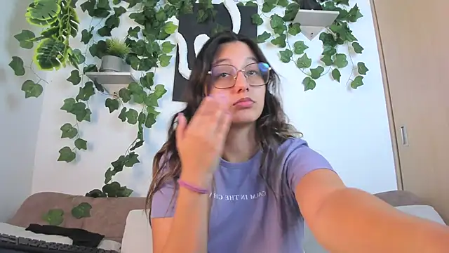 nataliepeterson online show from September 13, 2025, 9:48 pm