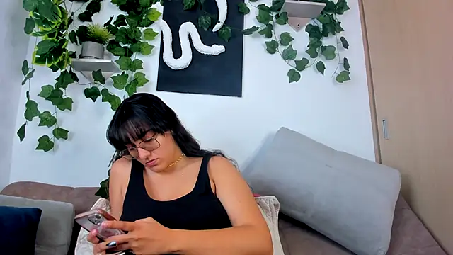 nataliepeterson online show from October 2, 2025, 6:44 pm