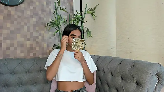 Snapshot of julieta_aguilar1 chatting on September 28, 2025, 8:05 pm julieta aguilar1 online show from September 28, 2025, 8:05 pm