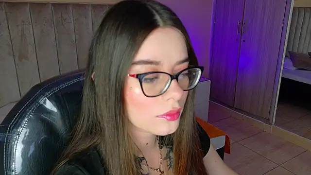 Charlotte Olsen  online show from June 3, 2026, 8:35 pm