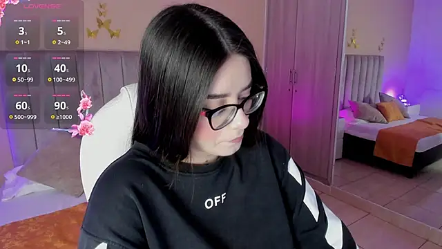 Snapshot of Charlotte_Olsen_ chatting on September 18, 2025, 7:28 pm Charlotte Olsen online show from September 18, 2025, 7:28 pm