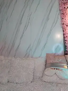 Nanda Vixen online show from December 17, 2025, 10:15 pm