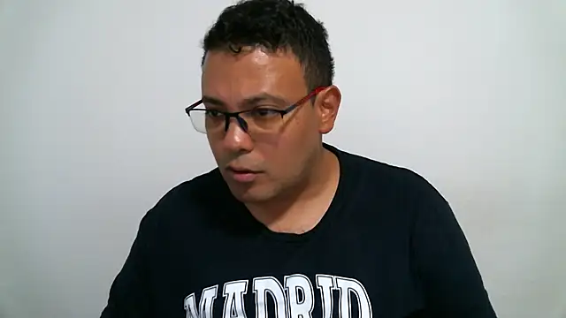 Snapshot of Mikee-Leee chatting on October 25, 2025, 8:42 pm Mikee-Leee online show from October 25, 2025, 8:42 pm