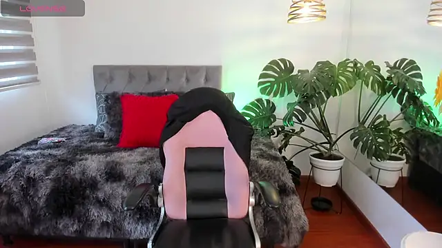 Snapshot of Nami_sunny chatting on January 7, 2026, 6:35 pm Nami sunny online show from January 7, 2026, 6:35 pm