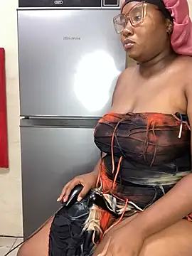 Snapshot of CurvyTeddy chatting on March 18, 2025, 9:43 pm CurvyTeddy online show from March 18, 2025, 9:43 pm