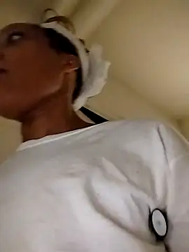 Snapshot of TickleMeKink chatting on September 22, 2025, 8:31 am TickleMeKink online show from September 22, 2025, 8:31 am