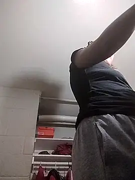 Snapshot of TickleMeKink chatting on October 2, 2025, 6:39 am TickleMeKink online show from October 2, 2025, 6:39 am