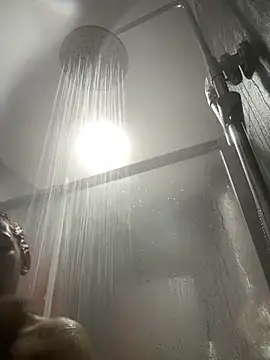 julialupato1606 online show from March 4, 2026, 12:35 pm