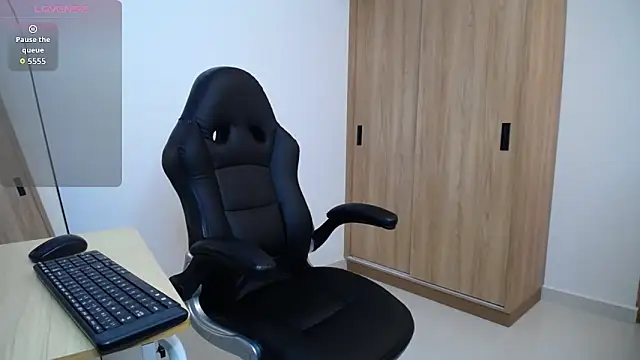 Snapshot of karoll_marquez chatting on October 18, 2025, 10:34 pm karoll marquez online show from October 18, 2025, 10:34 pm