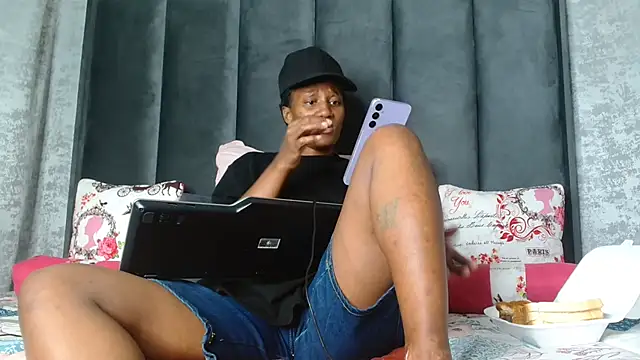 Snapshot of Lucy_Blacksilk chatting on October 1, 2025, 3:27 pm Lucy Blacksilk online show from October 1, 2025, 3:27 pm