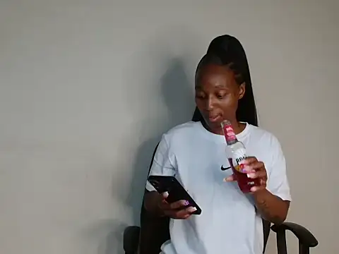 Snapshot of Lucy_Blacksilk chatting on October 31, 2025, 6:48 pm Lucy Blacksilk online show from October 31, 2025, 6:48 pm