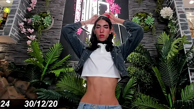 Eva Coluccy online show from December 30, 2024, 1:47 pm