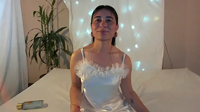 ChloeTurner  online show from February 24, 2025, 6:04 pm