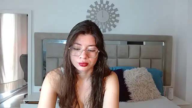 zoecruzz online show from February 11, 2025, 2:13 pm