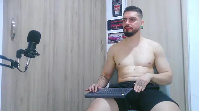 Snapshot of Aaron_kwok28 chatting on October 29, 2025, 2:21 am Aaron kwok28 online show from October 29, 2025, 2:21 am