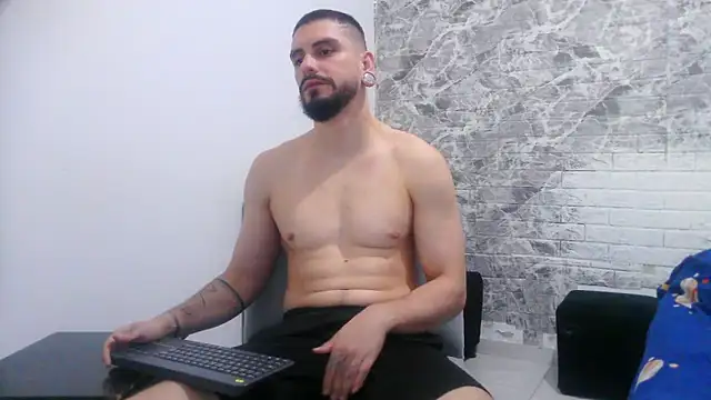 Snapshot of Aaron_kwok28 chatting on September 17, 2025, 6:32 pm Aaron kwok28 online show from September 17, 2025, 6:32 pm