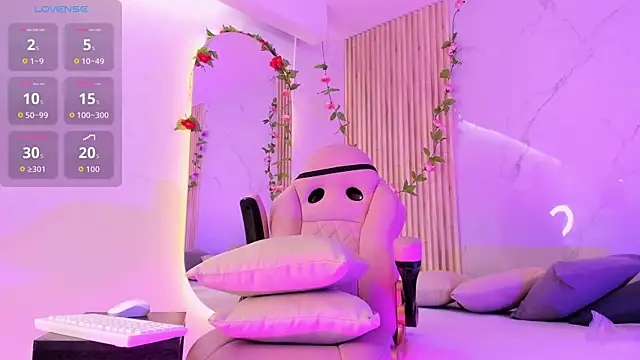 Snapshot of Aria_montgomeri chatting on October 1, 2025, 2:10 pm Aria montgomeri online show from October 1, 2025, 2:10 pm