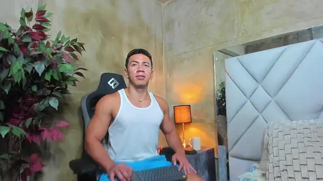 Snapshot of marc_ginale chatting on October 14, 2025, 12:00 am marc ginale online show from October 14, 2025, 12:00 am