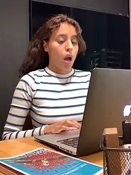 Katee Jones online show from February 1, 2025, 1:23 am