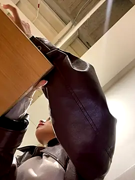 Katee Jones online show from November 13, 2025, 10:46 pm