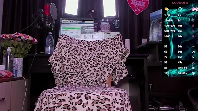 Snapshot of Raissa_sky26 chatting on October 23, 2025, 2:32 am Raissa sky26 online show from October 23, 2025, 2:32 am