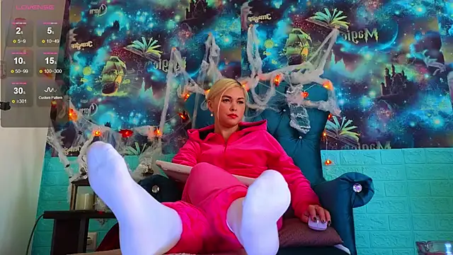 Snapshot of Snow_Goddess chatting on October 17, 2025, 4:27 am Snow Goddess online show from October 17, 2025, 4:27 am