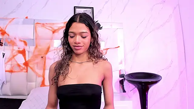 Snapshot of BritneyCollins chatting on October 12, 2025, 2:29 pm BritneyCollins online show from October 12, 2025, 2:29 pm