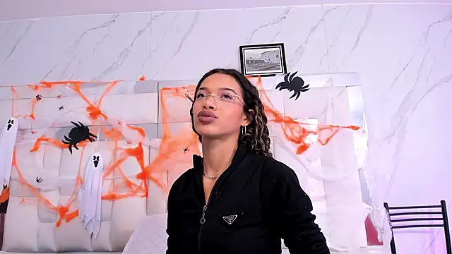 Snapshot of BritneyCollins chatting on October 8, 2025, 11:45 am BritneyCollins online show from October 8, 2025, 11:45 am