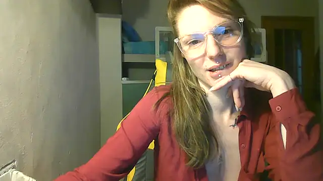 Snapshot of Feli_blue chatting on January 20, 2025, 12:28 pm Feli blue online show from January 20, 2025, 12:28 pm