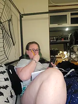 Bunny Cummings online show from October 1, 2025, 10:35 pm