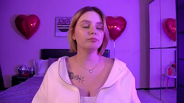 DianeMills online show from February 27, 2025, 1:19 am