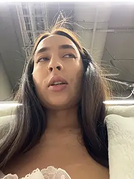 Holly Play online show from February 25, 2026, 12:05 pm