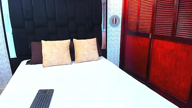 Snapshot of Isabella_Flores chatting on March 20, 2025, 3:02 am Isabella Flores online show from March 20, 2025, 3:02 am