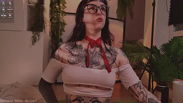 MichaellaMoon online show from October 18, 2025, 3:36 pm