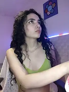 Snapshot of Emily_Saez1 chatting on December 19, 2024, 4:02 am Emily Saez1 online show from December 19, 2024, 4:02 am