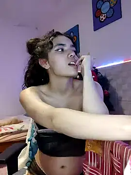Snapshot of Emily_Saez1 chatting on December 13, 2024, 6:21 am Emily Saez1 online show from December 13, 2024, 6:21 am