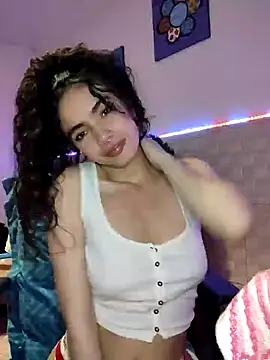 Snapshot of Emily_Saez1 chatting on December 5, 2024, 3:20 am Emily Saez1 online show from December 5, 2024, 3:20 am