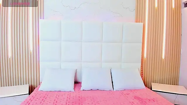 Snapshot of Iris_Thompson_ chatting on October 11, 2025, 4:24 am Iris Thompson  online show from October 11, 2025, 4:24 am