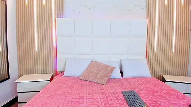 Snapshot of Iris_Thompson_ chatting on October 31, 2025, 4:53 am Iris Thompson  online show from October 31, 2025, 4:53 am