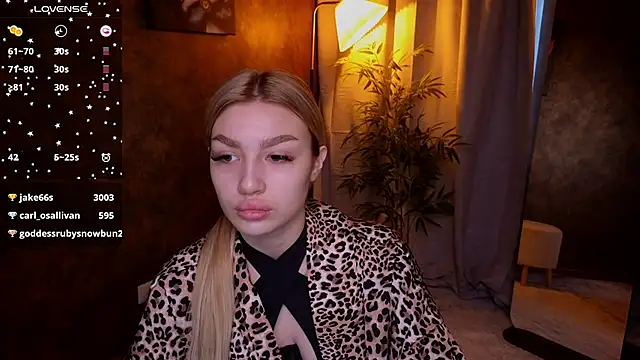 Snapshot of Ella_Milla chatting on January 22, 2025, 5:48 am Ella Milla online show from January 22, 2025, 5:48 am