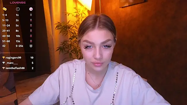 Snapshot of Ella_Milla chatting on January 9, 2025, 11:47 am Ella Milla online show from January 9, 2025, 11:47 am