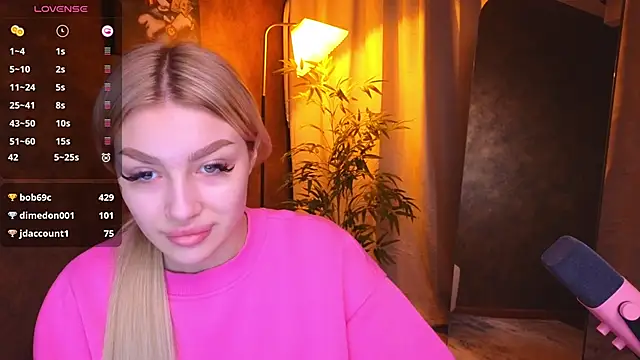 Snapshot of Ella_Milla chatting on January 13, 2025, 5:33 am Ella Milla online show from January 13, 2025, 5:33 am