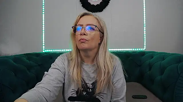 Snapshot of IvanaCharm chatting on February 17, 2026, 4:32 am IvanaCharm online show from February 17, 2026, 4:32 am