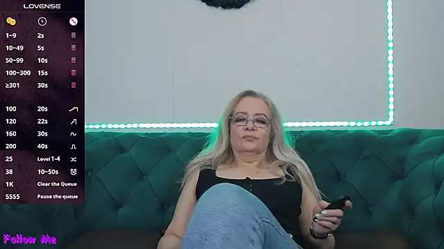 Snapshot of IvanaCharm chatting on October 9, 2025, 3:29 am IvanaCharm online show from October 9, 2025, 3:29 am