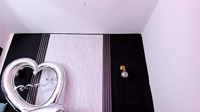 YummyDuooo online show from April 15, 2026, 7:58 pm